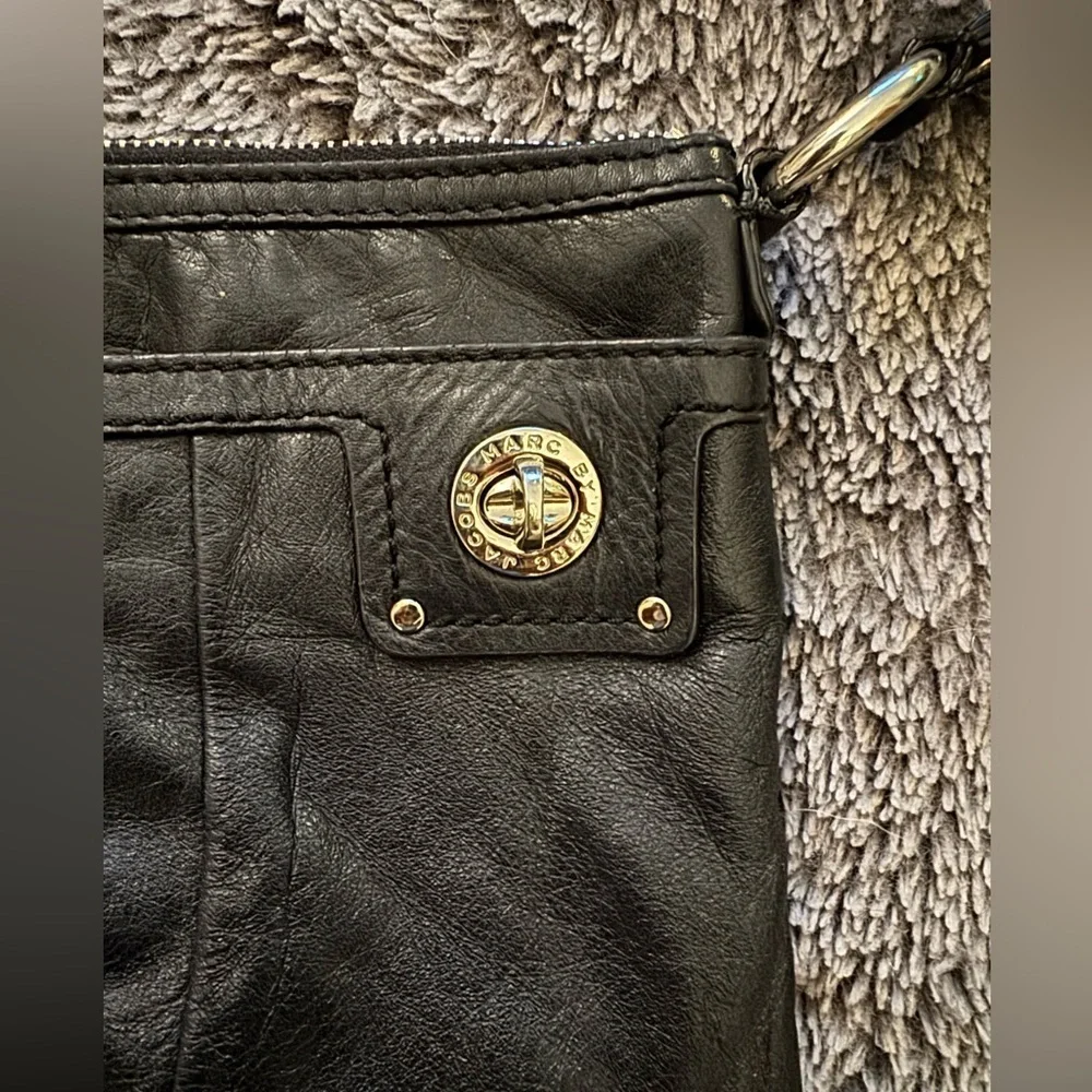 MARC JACOBS Vintage Turn Key Leather Crossbody Bag